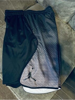 Nike Jordan Basketball shorts Size 2x / xxl. Black and gray.